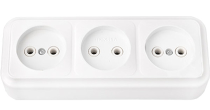 VIKA бел. Розетка 3-гнездн. б/з РА16-263, ОККО